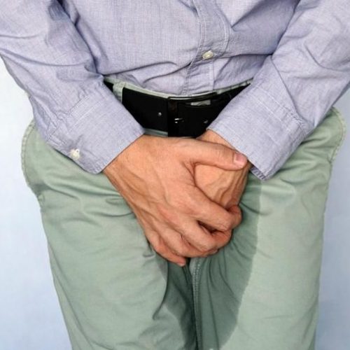 escapa-de-xixi-homem-fez-xixi-na-calca-incontinencia-urinaria-1668184487961_v2_900x506